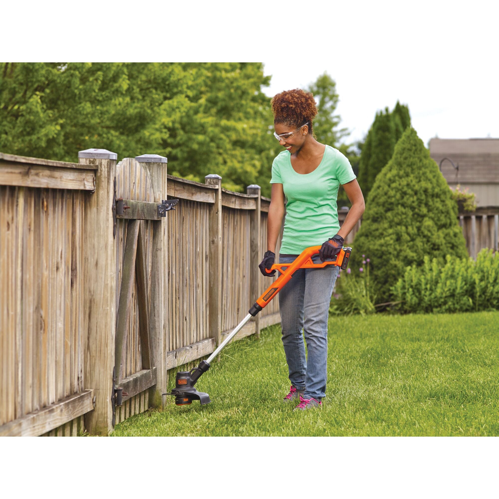 20V MAX* POWERCONNECT Cordless 10 Inch String Trimmer and Edger Kit. Battery and Charger Included - Image 2